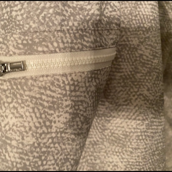 Brand NEW…Athleta Athleisure zephyr pants size 24… Very baggy! - Picture 3 of 7